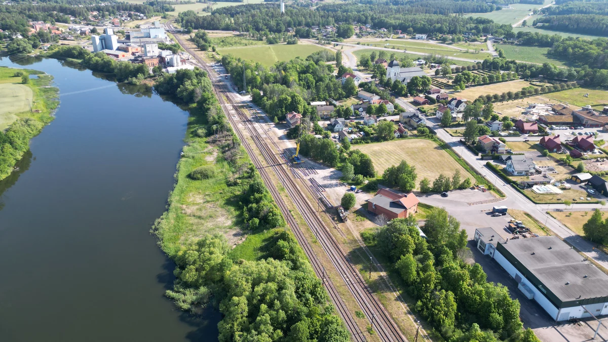 Olycka i Kimstad – tåg körde in i skopa