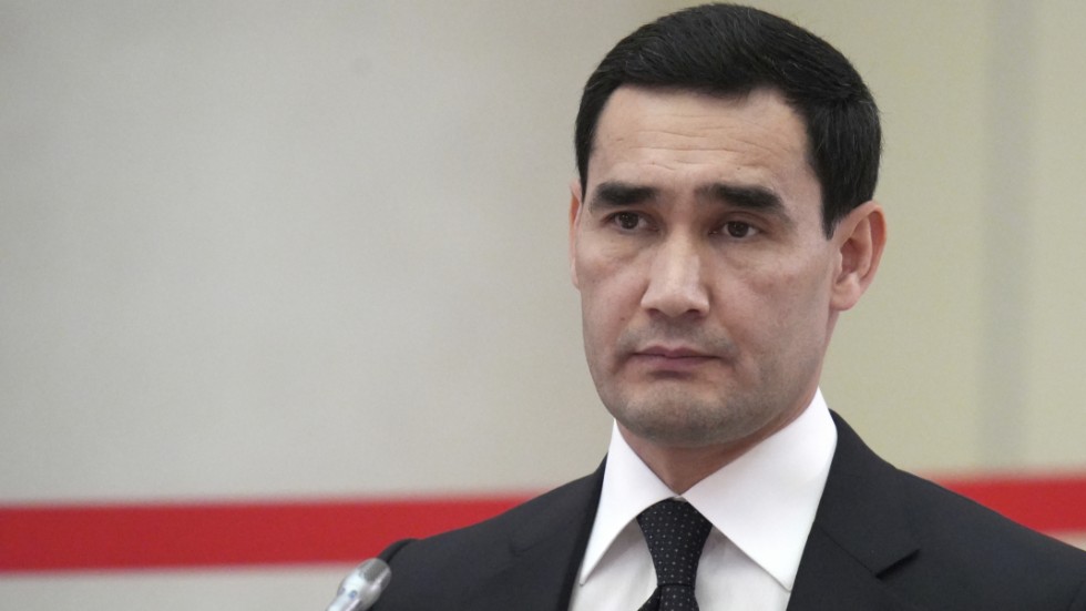 Turkmenistans diktator Serdar Berdymuchamedov lovar att stoppa all rökning i landet inom två år. Arkivbild.
