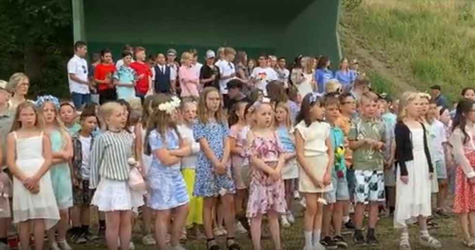 Barnen sjöng olika sommarlåtar.
