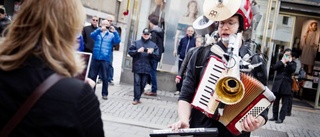 Han spelar 14 instrument - samtidigt