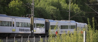 Tåg spårade ur nära Arlanda – två personer till sjukhus