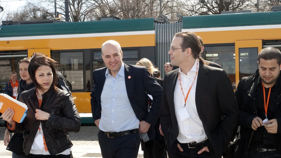 Här ser vi Fredrik Reinfeldt och Anders Borg på besök i Norrköping på våren 2010. Då stod de nya Moderaterna på topp och i det kommande valet på hösten 2010 slog M rekord. Men inget är för evigt. Vilket väl kan sägas vara Anders Jonssons tema i sin krönika om partier.