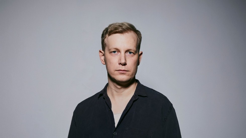 Joakim Rask är född 1987 och bor i Stockholm. Diktsamlingen "Jr2" är hans första bok.