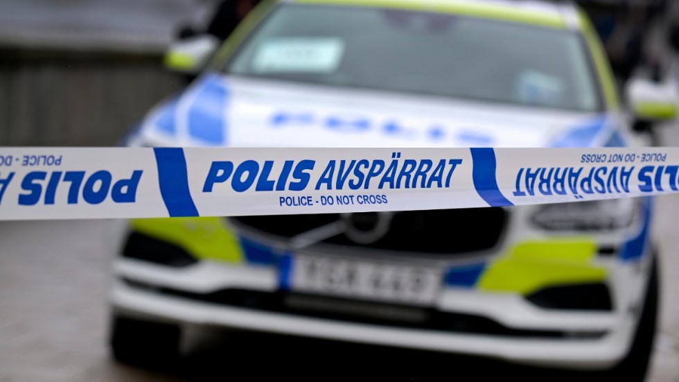 En yngre man sitter häktad misstänkt för att ha rånat en äldre man i Mariannelund under helgen. 