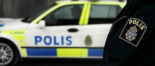 Berusad man greps av polis i centrum – hade fem knivar