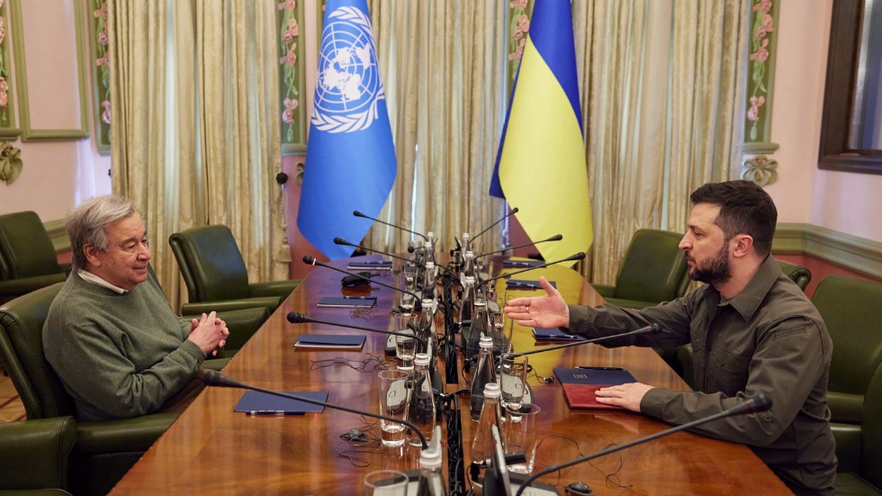 FN:s generalsekreterare António Guterres har träffat president Volodymyr Zelenskyj i Kiev.