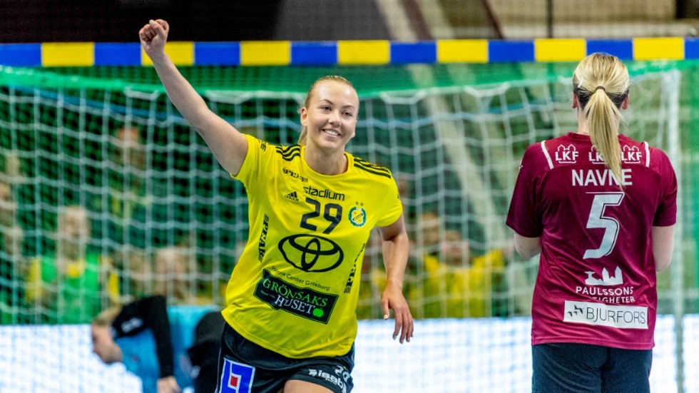 Sävehofs Frida Rosell jublar efter ett mål under tisdagens SM-semifinal mot Lugi.