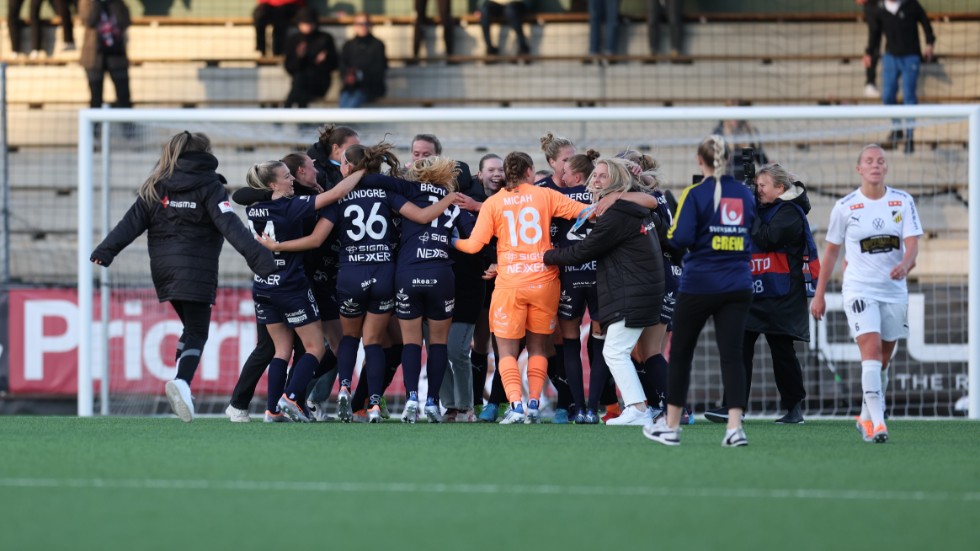 Rosengård firar cupguldet efter finalsegern (2–1) mot Häcken.