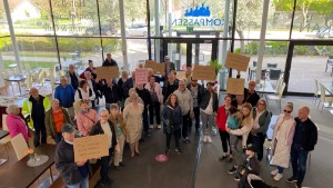 Bredsandsskogsbor protesterade på fullmäktige