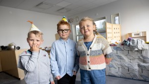 BILDEXTRA: Här visar barnen upp sin nya förskola