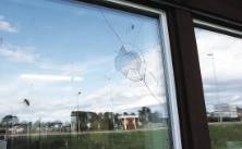 Golfare vandaliserade skola