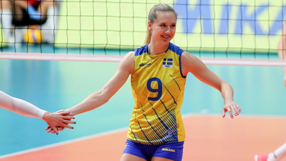 Fler spelare utomlands är en nyckel för att även det svenska landslaget ska bli bättre. "Framför allt är det viktigt att få ha volleybollen som ett heltidsjobb", säger Frankrikeproffset Rebecka Lazic. Arkivbild.