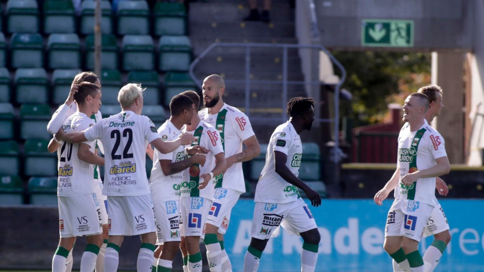 Varberg firar Tobias Carlssons mål i 3–1-segern mot Gif Sundsvall.