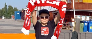 Lucas, 8, reste från England – för att se idolen i Piteå spela