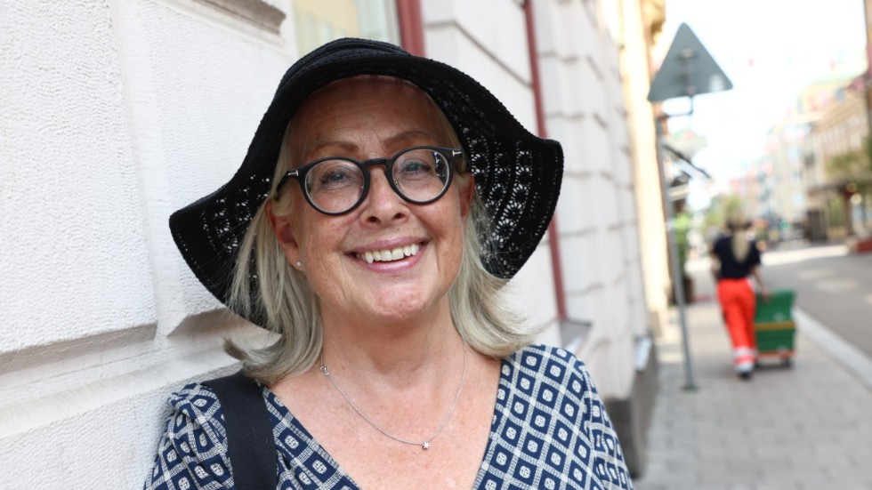 "Skugga och mycket dryck" är vad som gäller i värmen, säger Lena Carlsson.