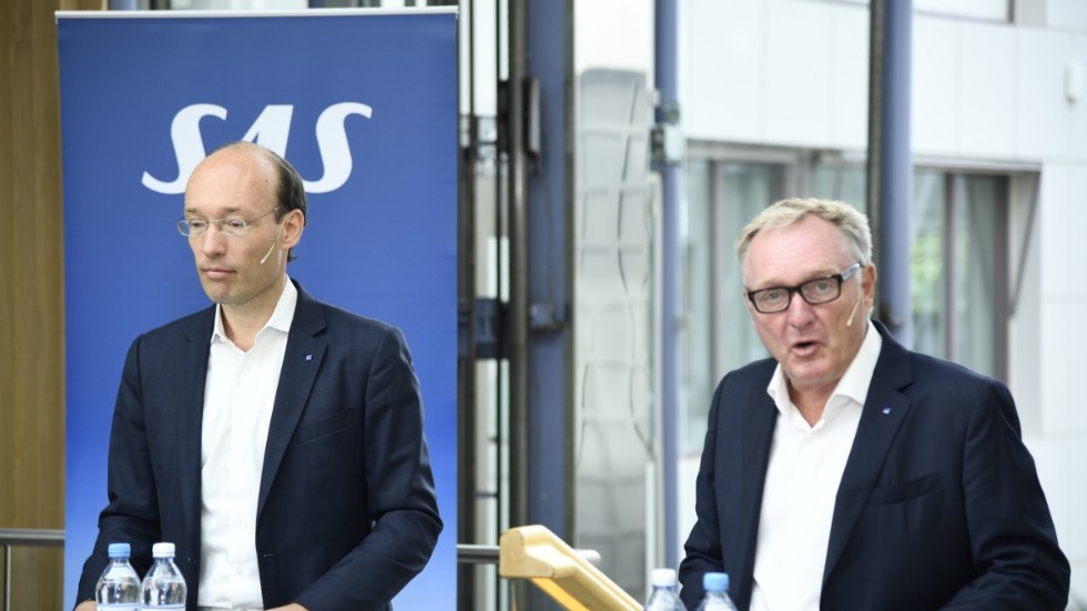 Anko van der Werff, vd och koncernchef för SAS, och Carsten Dilling, styrelseordförande. Här vid en presskonferens under tisdagen där Chapter 11-planerna meddelades.