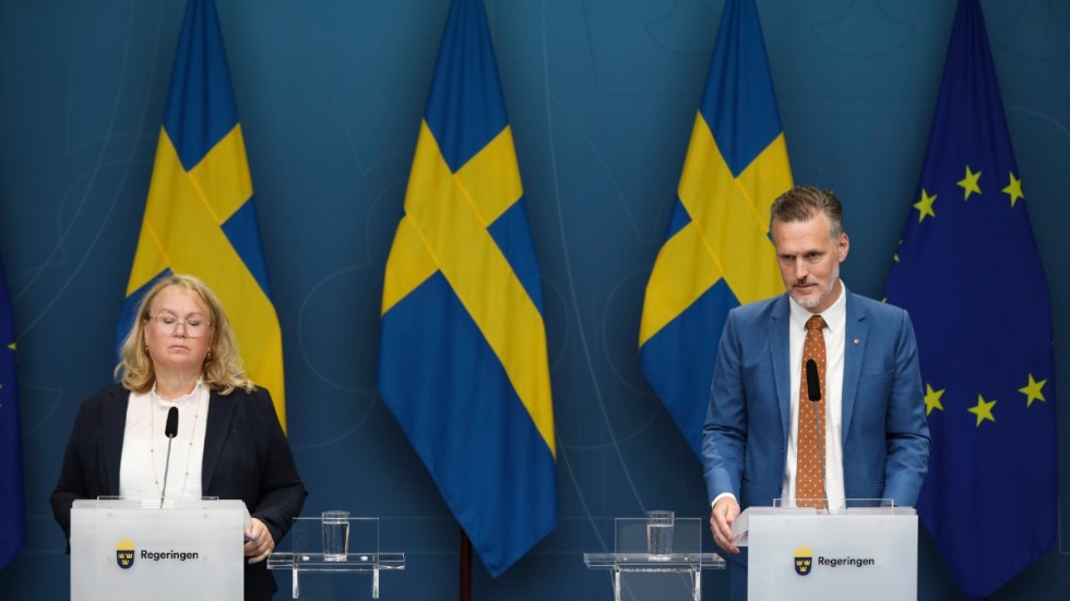 Finansmarknadsminister Max Elger (S) och Therese Naess, chef för nationellt cybersäkerhetscenter, presenterade vid en pressträff åtgärder för att stärka Sveriges digitala motståndskraft.