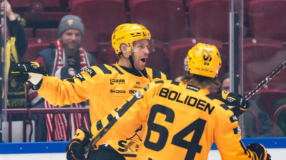 In the overtime win over Malmö, Oscar Lindberg scored a goal in the first period and assisted on two more.