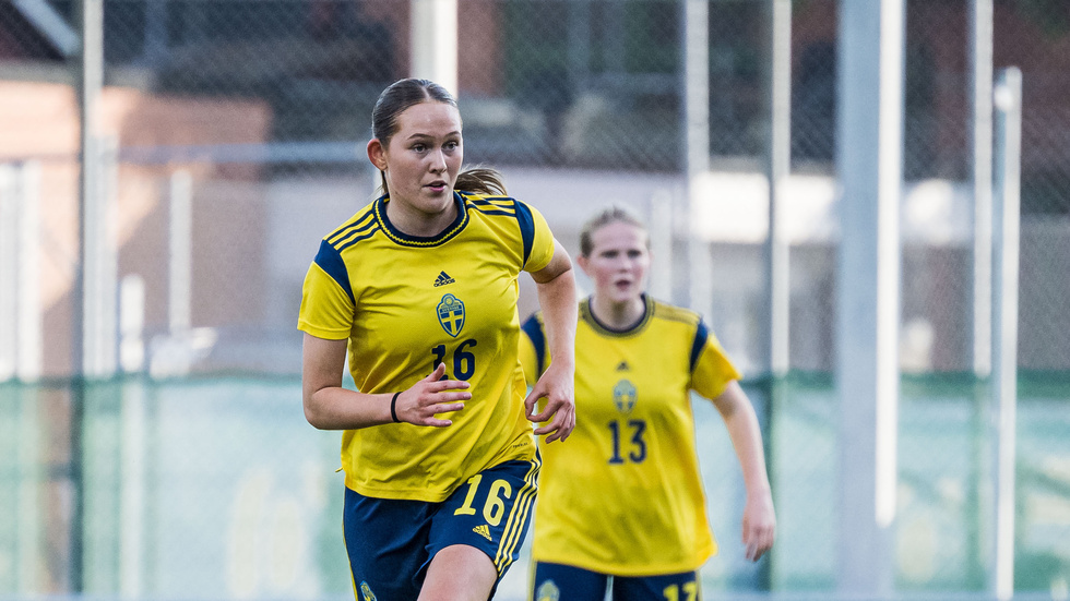 Agnes Karlsson gjorde sina första landskamper på hemmaplan när Sverige F18 mötte Danmark i Kristianstad.