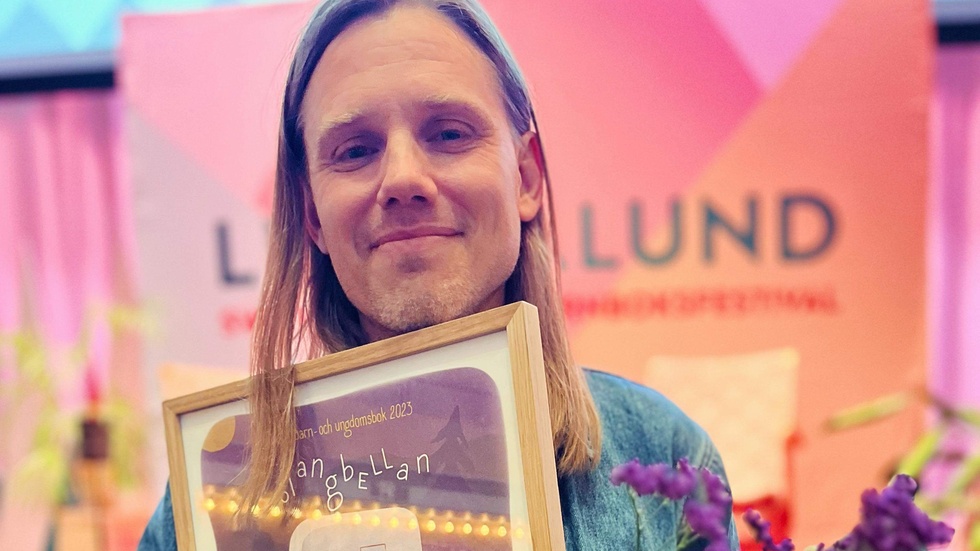 Nils Lundkvist has won the Slangbellan award for best children's and youth debut.