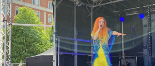 Årets Pride invigd – Sjöjungfrun Springpride på stora scenen