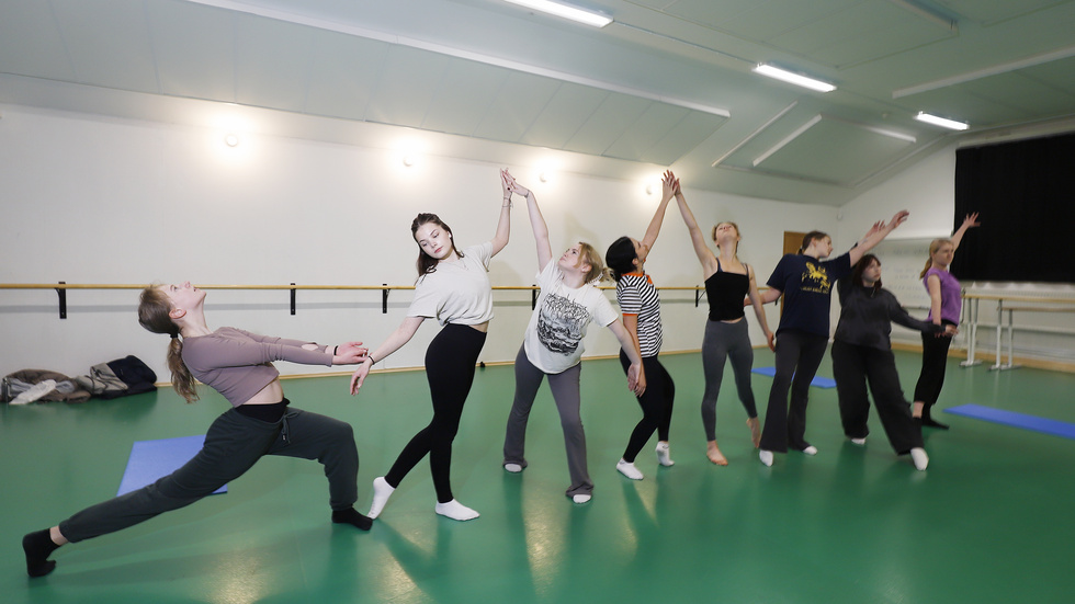 Dansinriktningen på S:t Eskils gymnasiums estetiska program är den enda i regionen. Från och med hösten 2025 läggs den ner. Bilden är från ett reportage nyligen.