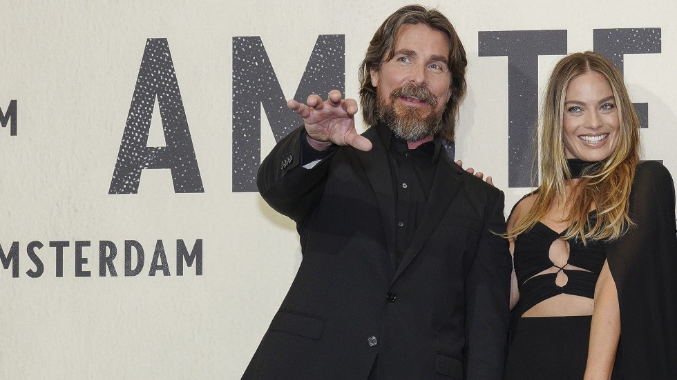 Christian Bale tillsammans med Margot Robbie på premiären för "Amsterdam" i London. Arkivbild.