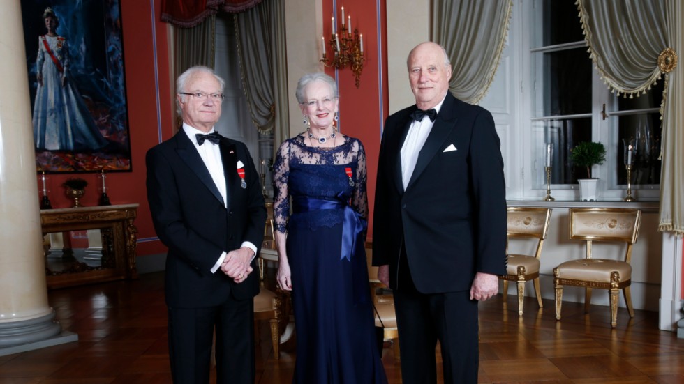 Triss i regenter. Kung Carl Gustaf tillsammans med drottning Margrethe och kung Harald i samband med att det norska kungaparet firade 25 år på tronen 2016.