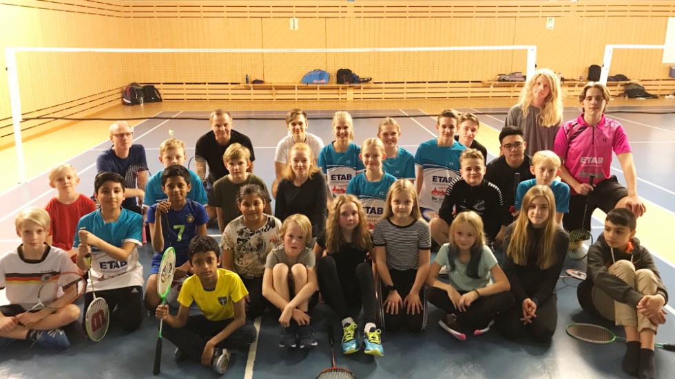 Eskilstuna Badmintonklubb har gjort en nystart och de unga spelarna som tränar med klubben nu verkar ha det roligt.