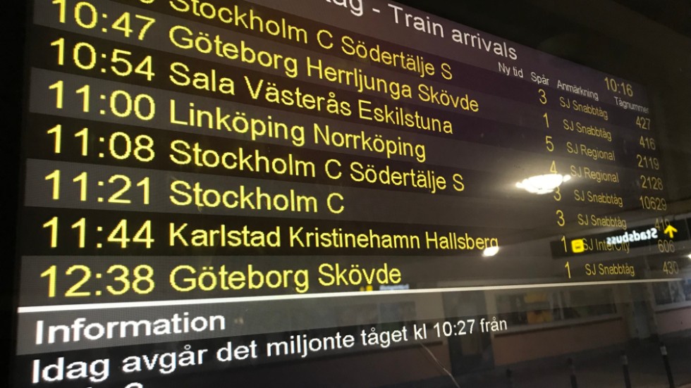 Två rader på den digitala tidtabellen uppmärksammade att det miljonte tåget avgick från spår 3 i Katrineholm klockan 10.27.