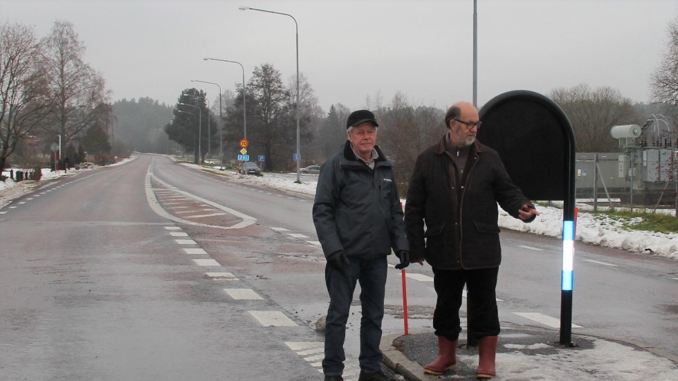 "Här fanns tidigare ett övergångsställe som nu är borttaget", säger Lars Gustafsson, till höger i bilden.
