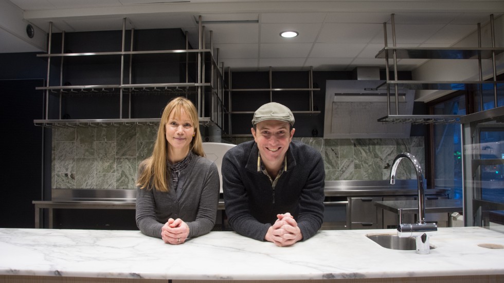 Krögarparet bakom Unik, Lisa Pelli Borowczyk och Robbie Borowczyk gör en nystart i Vetenskapens hus. De kommer att driva restaurangen i huset.