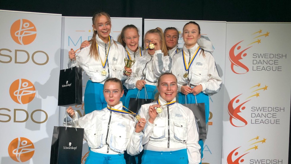 Future består av Vera Vikström, Tindra Tumegård, Linn Lansgard, Elin Lindvall, Amanda Nordahl, Lea Hedqvist, Vilma Persson. Gruppen blev 1:a grupp i bronsklass.