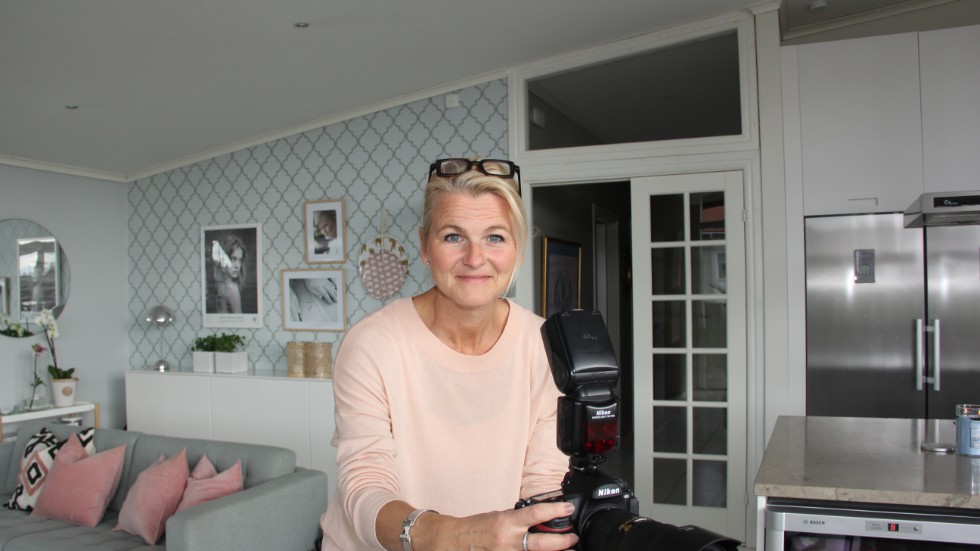 Anneli Lindh från Sigtuna tycker det finns många fördelar med yrket som bostadsfotograf. Det är ett kreativt jobb och känns bra när man kan hjälpa folk, säger hon.