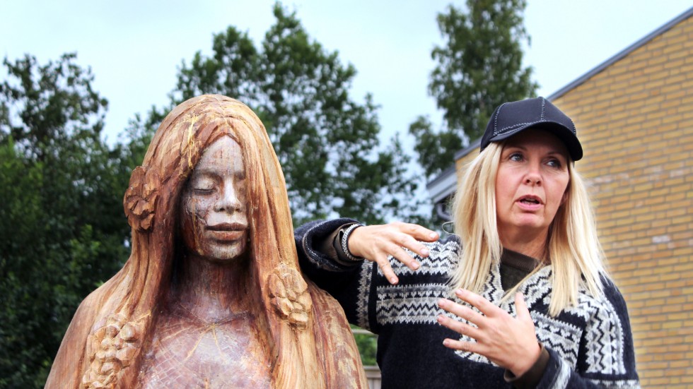 Skulptören Tjåsa Gusfors har tagit med sig de boendes önskemål om att konstverket skulle vara något snällt.
