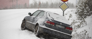 Många larm om olyckor i snöigt Sörmland 