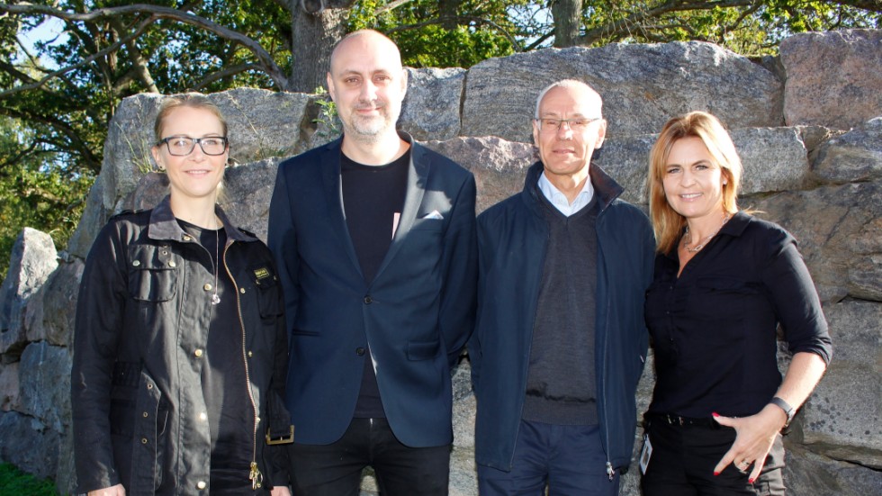 Hanna Kruuse, Jocke Andersson, Håkan Falk och Hannah Larsson i Forum Flen. 