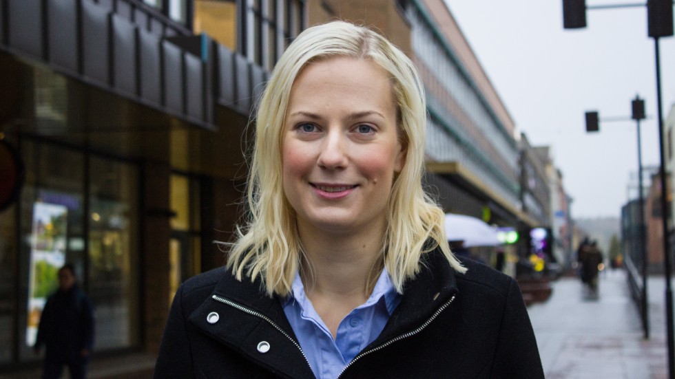 Annika Krutzén (M), kommunalråd, säger sig ha förtroende för anbudsgivare som vann kommunens upphandlingen om flera vårdboenden i Linköping. 