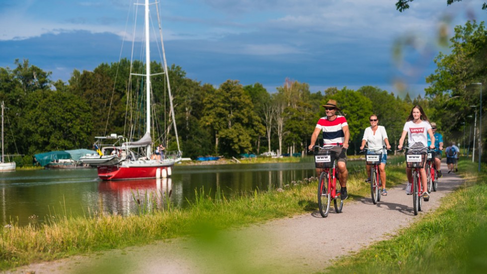 De allra flesta som besöker Göta kanal kommer landvägen. Cykelturismen har ökat kraftigt.