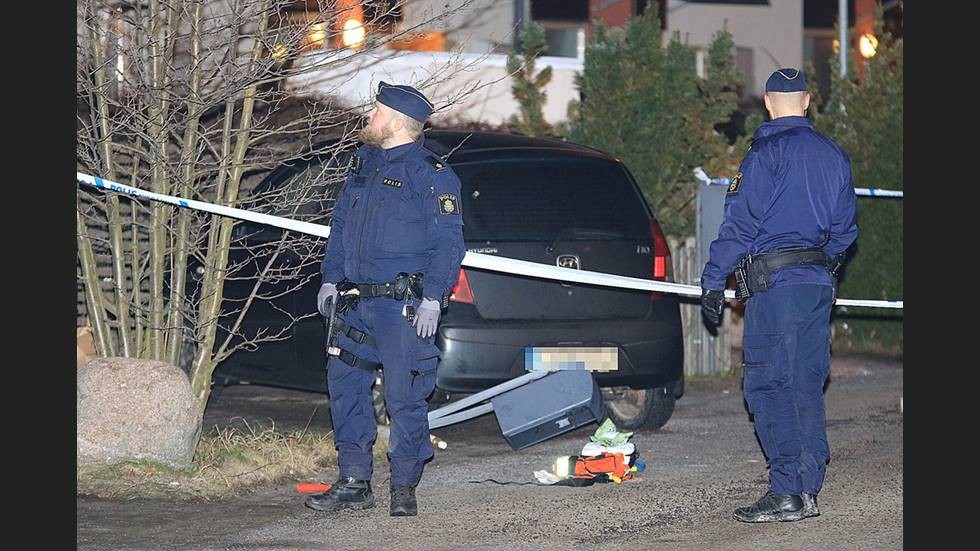 En 58-årig man sköts till döds utanför sin bostad i vintras. Polisen lämnar nu nya uppgifter om utredningen.
