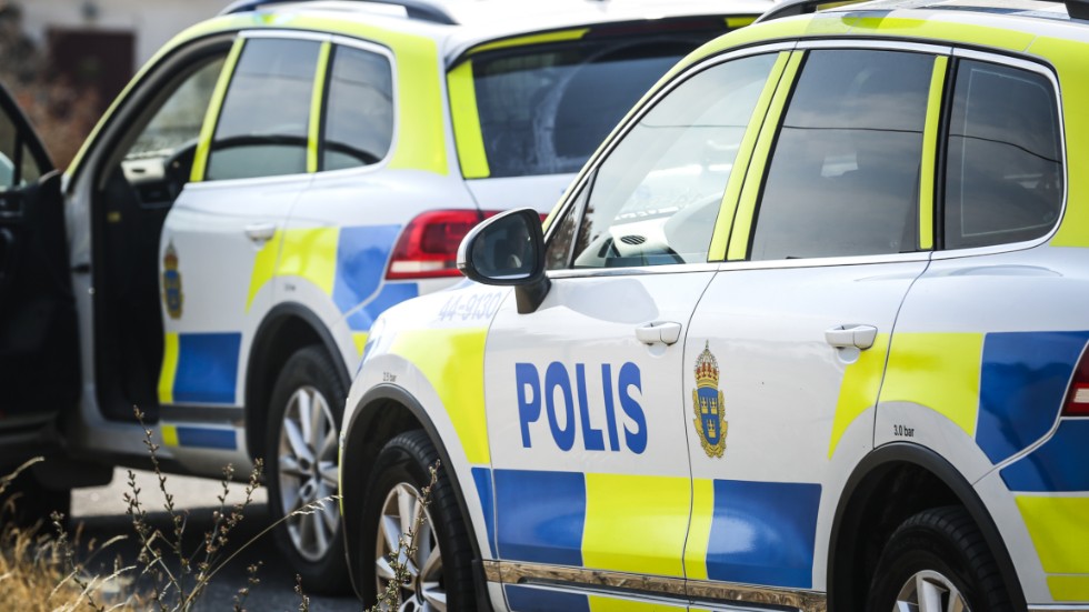 Polisen letar efter fler personer som kan ha varit inblandade i ärendet kring reningsverket i Visby. 