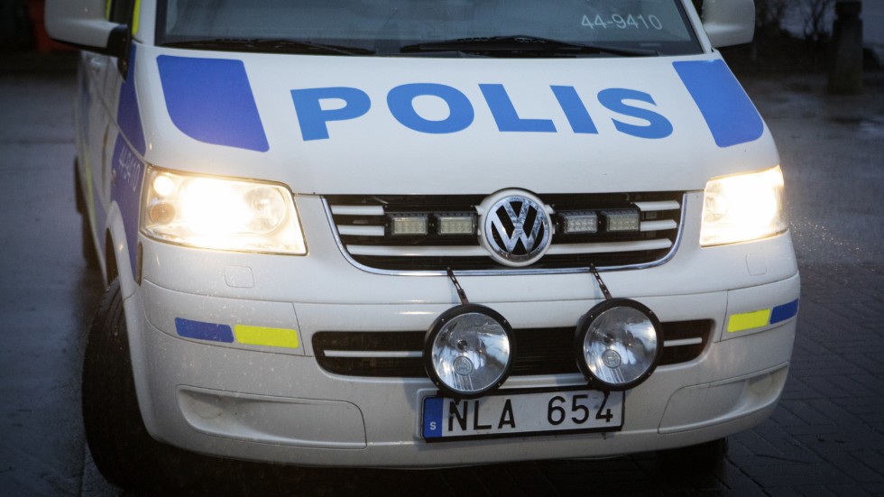 Polisen genomförde under onsdagskvällen en husrannsakan i Visby. 