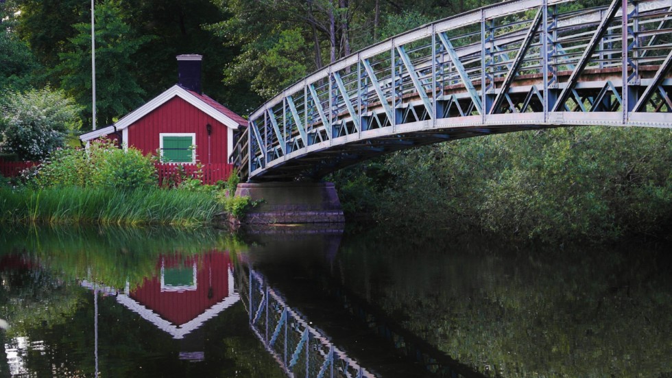 Bron knyter ihop den fantastiska park- och promenadmiljön, skriver Olle Rådeström.