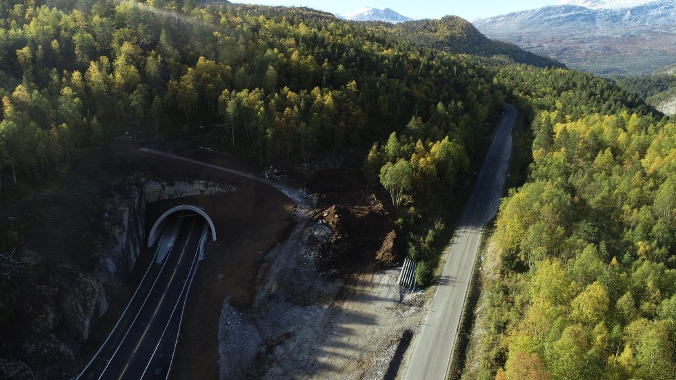 Om tio dagar, den 17 oktober, öppnar tunneln genom Tjernfjellet.