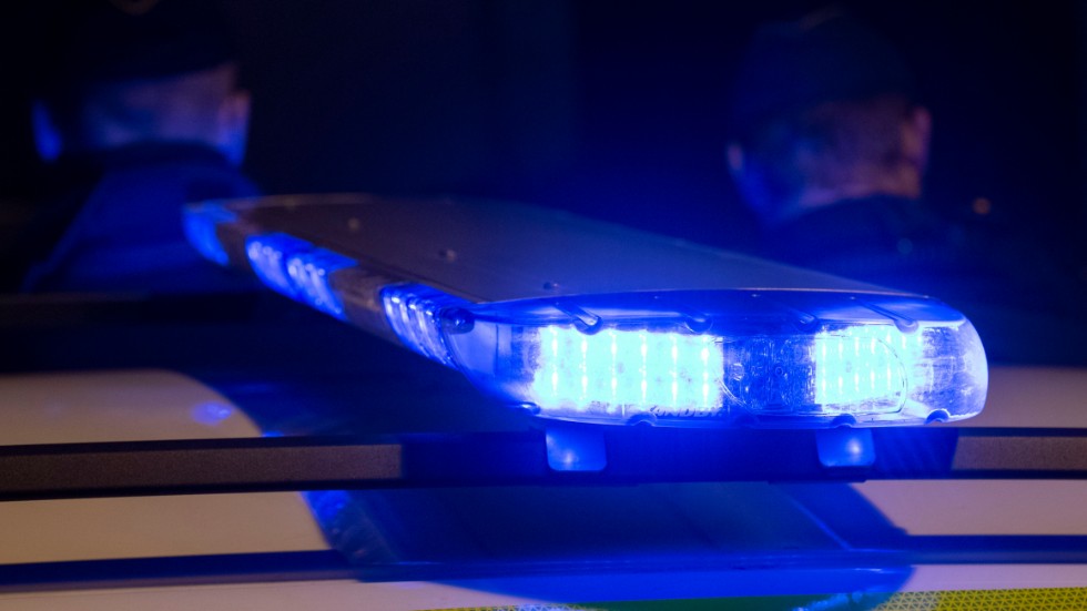 Flera trafiknater tipsade polisen om att de sett en bil framföras vingligt i Boxholm på lördagsmorgonen.