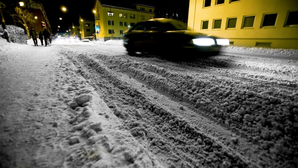 Uppsala kommun satte in stora artilleriet för att få vägarna framkomliga efter snöfallet under natten till fredagen.