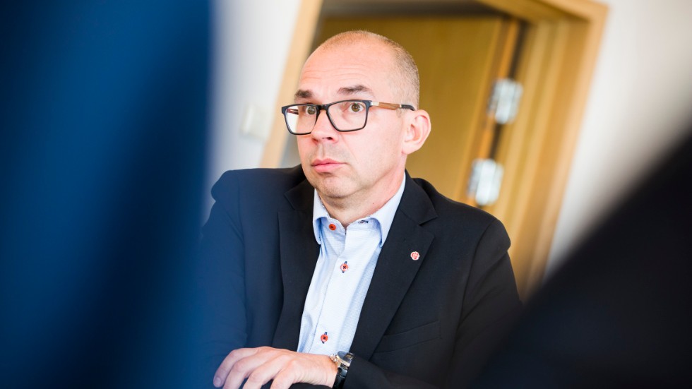 Niklas Nordström tänker agera gentemot regeringen och Trafikverket för att få ett klartecken.