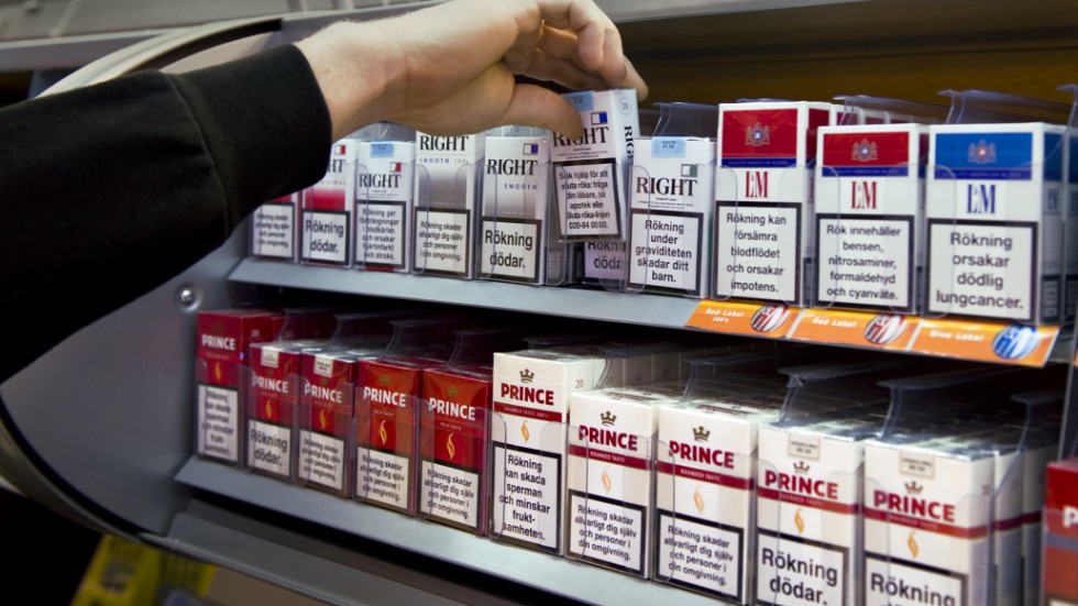 Polisen gjorde på fredagen tillslag mot tobaksförsäljare i Nyköping och Oxelösund.