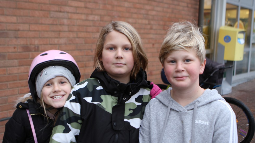 Nästa Storvretageneration innebandyspelare? Engla Samuelsson, 8 år går på ridning. Jack Samuelsson, 10 år och Ralf Lundberg, 10 år går på trampolin på Turbo i Gränby, men kanske ska de börja spela innebandy också en dag. 