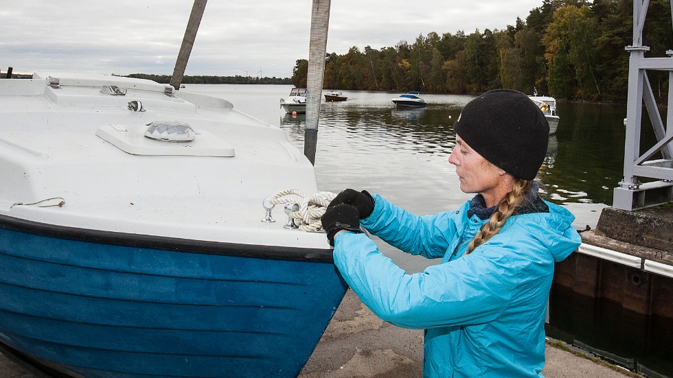 Malin Björklund tog upp sin båt hos Motala segelklubb i Råssnäs. "Skönt, men lite vemodigt".